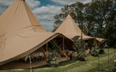 Garden tipi wedding 