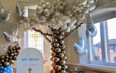 Tree Balloon, six big Helium balloons, wooden backdrop w/ short greeting, gold cake table.