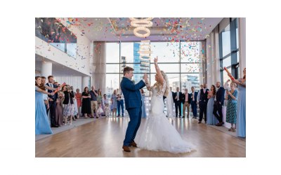 First dance between Greg and Michele at the Harbour hotel. 