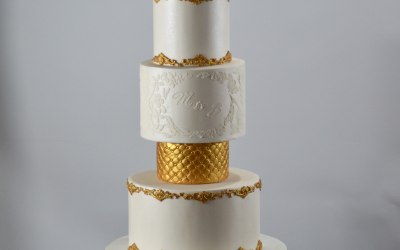 White and gold decorated cake