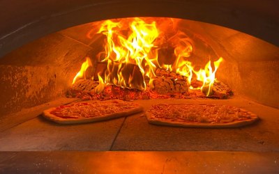 2 pizzas cooking at 400 degrees for 90 seconds