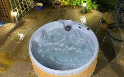 4-5 person solid hot tub