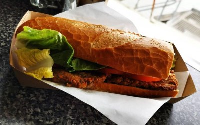 Milanesa sandwich, breaded premium Argentine beef, come in vegan version.