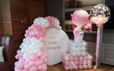 Baby shower set up - personalised board, bubble and hotair gift balloon
