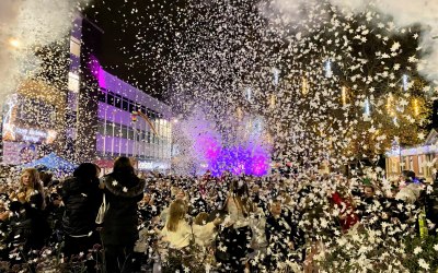 Christmas Lights Switch-On Confetti Cannons