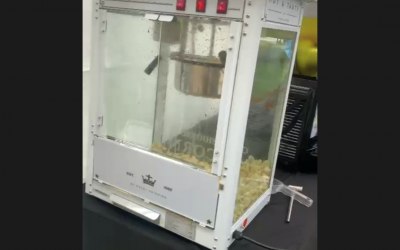 Neutral popcorn machine fit for any gathering 