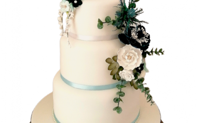 Traditional wedding cakes www.couturecakedesigns.com