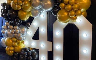 Balloon Garlands with Illuminated Numbers 