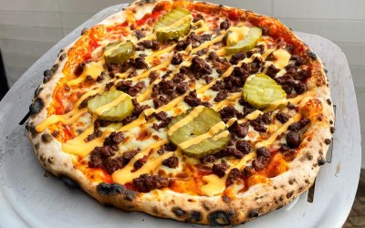 The 'not so cheeseburger' pizza