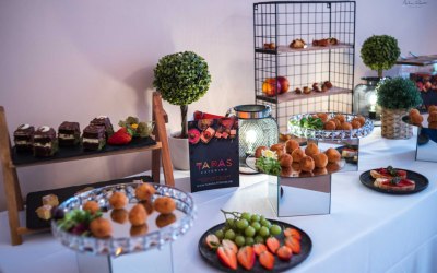 Table set up of Spanish traditional canapés 