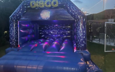 15ft x 15ft Disco with lights and speaker 