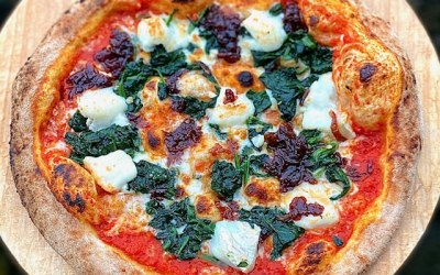 Goats cheese, caramelised onion, wilted spinach and mozzarella