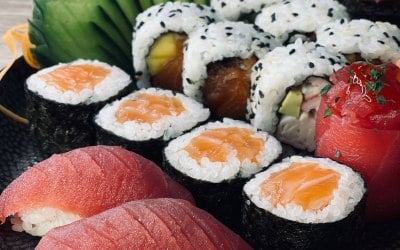 Variety sushi 