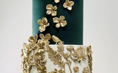 This contemporary wedding cake was designed at the request of the bride whose wedding had emerald as the key colour. 