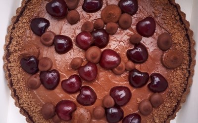 Tarte de Mousse de Chocolate e Ginjinha (Chocolate Mousse and Cherry Tart)
