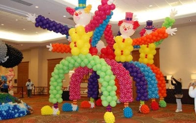 Jumbo balloon sculptures - Circus themed balloon decor