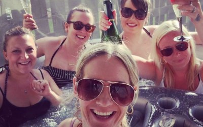 Hot Tub, Afternoon Tea & Prosecco