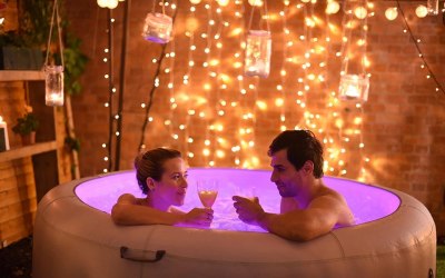 Super Hot Tub Hire - couple in a hot tub