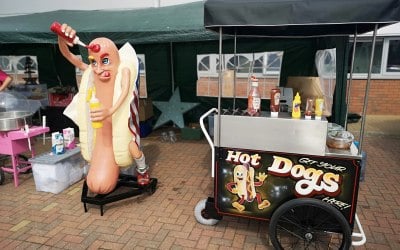 Hotdogs & Statue
