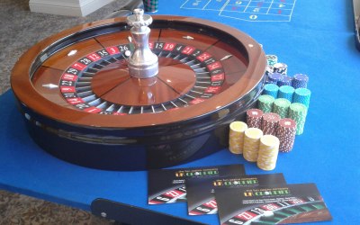 Roulette wheel & chips