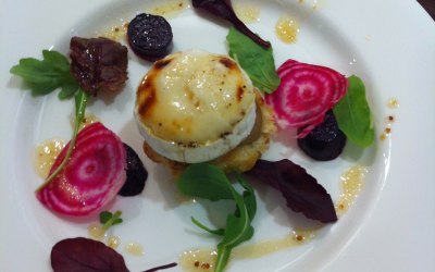Baked goats cheese, pickled, roasted and raw beetroot with thyme vinaigrettestarter 