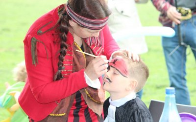 Face painting and glitter tattoo's available 