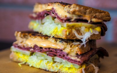 Our all time customer favourite: Reuben with our own vegan pastrami & FacePlant Cheeze, mustard, pickles & sauerkraut.