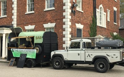 gin, wine, prosecco, beer from a mobile bar in Cheshire