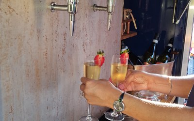 Gino's draught bar - Glass of perfectly chilled Fizz or Lager ?