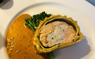 Salmon & Prawn en croute with langoustine bisque 