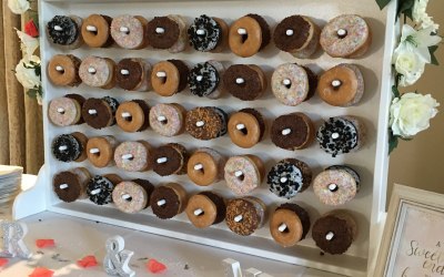 Donut wall including donuts 