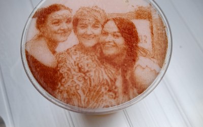 Print photos on your cocktail!