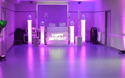 Video screen displaying a Happy Bithday message