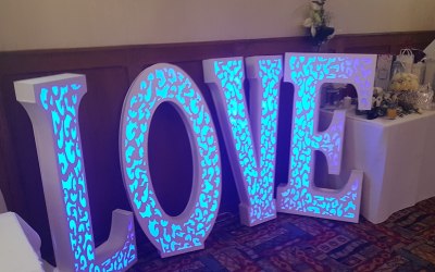 4 ft colour changing LOVE lights 