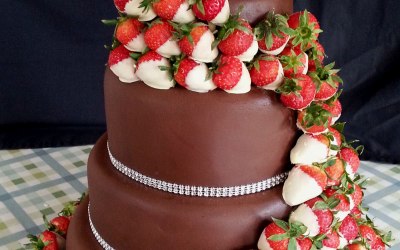 White chocolate dipped strawberries chocolate wedding cake