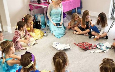 Pass the parcel with Snow Queen (old costume)