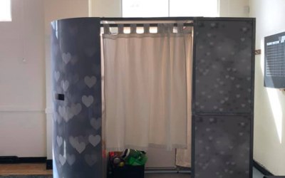 large photo booth without seat