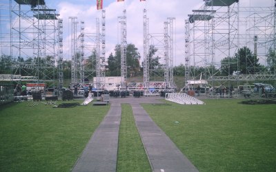 Stage Set Up