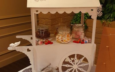 Our Mini-Cart is available for smaller events or it's own centrepiece