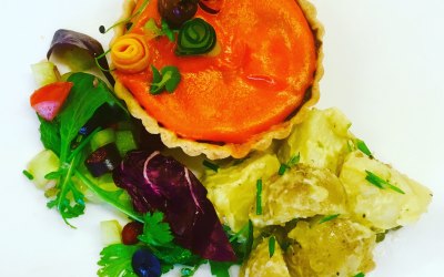 Red pepper tart with potato salad
