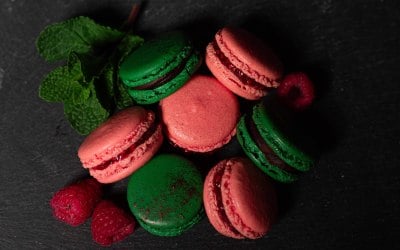 After Eight and Raspberry macarons 