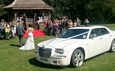 Wedding non stretch White Chrysler max 4 people