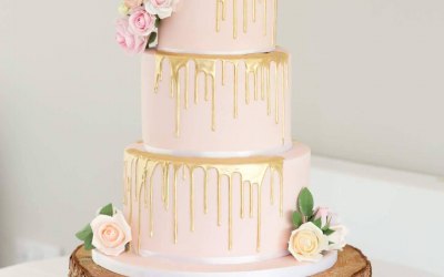 Golden drip wedding cake