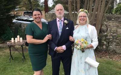 A lovely garden wedding for Joy and Rick 