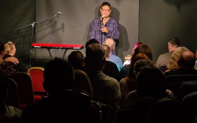 A fine, fine comedian long before The Chase came calkling. Paul Sinha at our Saddleworth gig. 