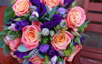 Our stunning Miss piggy and lisianthus bouquet, with added Mentha Tigra smells out of this world.  
