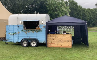 both our freestanding and horsebox bars can run alongside one another