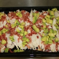 Chicken platter with blue cheese dressing, bacon and avocado Chicken platter with blue cheese dressing, bacon and avocado