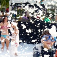 Foam party - Fun for all ages - Dry foam that wont spoil clothes. Foam pits and foam parties master blaster foam cannon