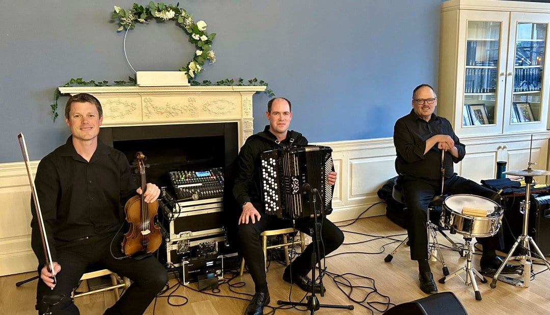 hotscotch-ceilidh-band-riddles-court.jpg hotscotch-ceilidh-band-riddles-court.jpg